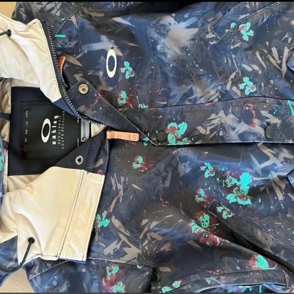 Oakley Blue and Green Patterned Jacket - Picture 3 of 3